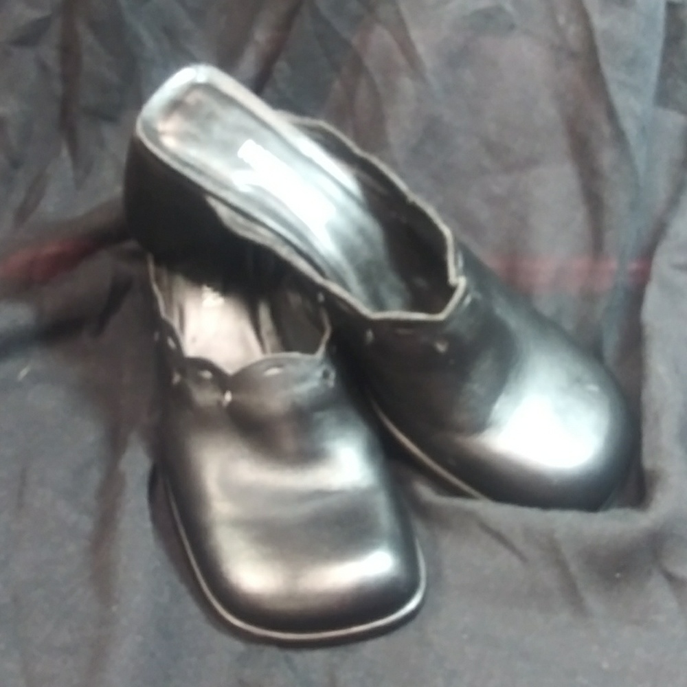 Kenneth Cole Mules - Picture 2 of 6